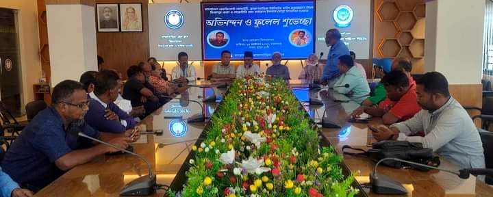 ব্রাহ্মণবাড়িয়া রেডক্রিসেন্ট ইউনিটের নবনির্বাচিত ভাইস চেয়ারম্যান ও সেক্রেটারিকে সংবর্ধনা 5 FB IMG 1698161497264