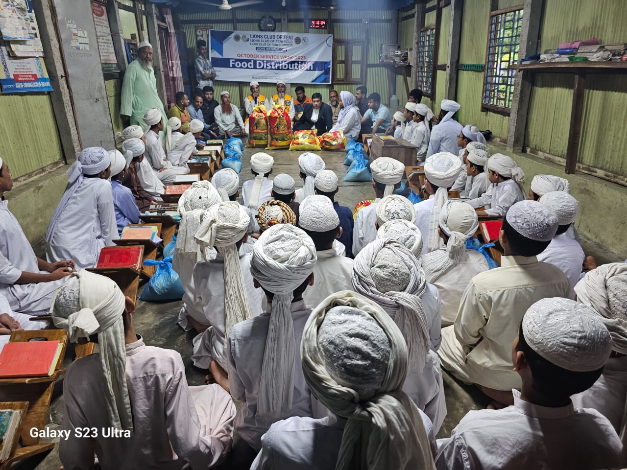 মাদ্রাসা শিক্ষার্থীদের মাঝে লায়ন্স ক্লাব অব ফেনীর ❝খাদ্য সামগ্রী বিতরণ❞ কার্যক্রম 5 Food Distribution 1