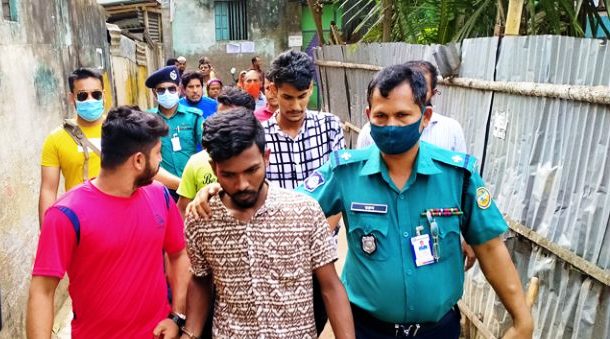 বরিশালে কাউন্সিলরপুত্রের নেতৃত্বে পুলিশ কর্মকর্তার স্ত্রীর ওপর হামলা 5 Police 1 768x468 1