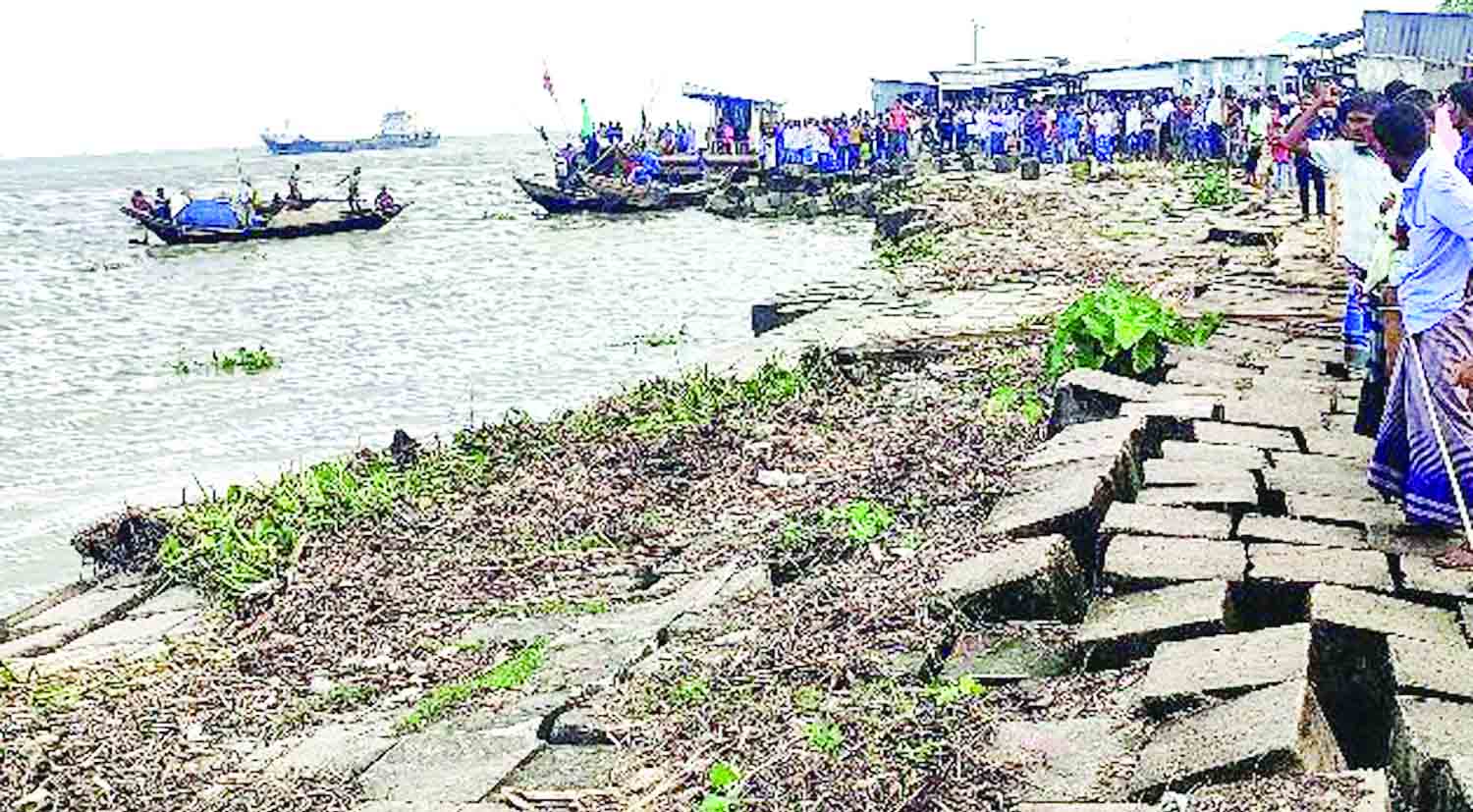 ভোলায় শহর রক্ষা বাঁধের সিসি ব্লক ধ্বস বাক প্রতিবন্ধী মায়ের মৃত্যু ॥ শিশুসহ আহত ৫ 5 Untitled 4 copy 1