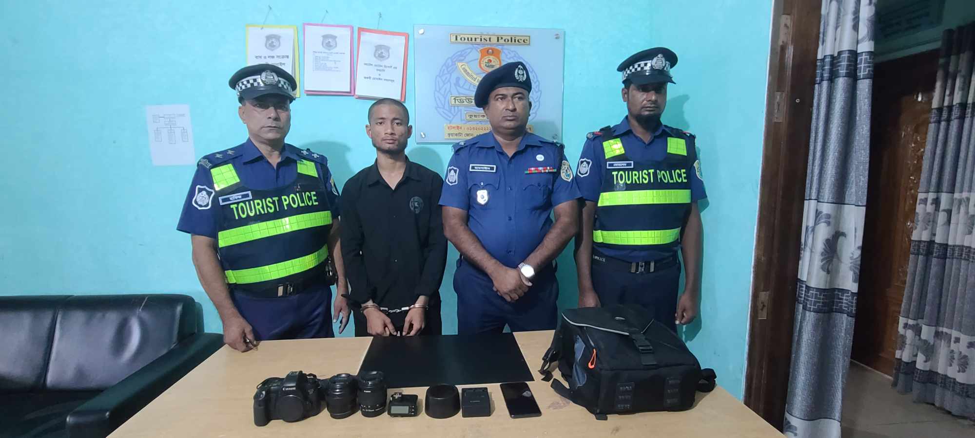 বরগুনায় বিষখালী নদীতে মাছ ধরতে গিয়ে নিখোঁজ জেলে 5 tourist police 1 1