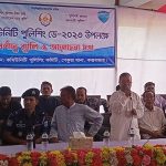 সোনালী স্বপ্নে বিভোর হয়ে ভোলায় আমন ধানের পরিচর্যায় ব্যস্ত কৃষক