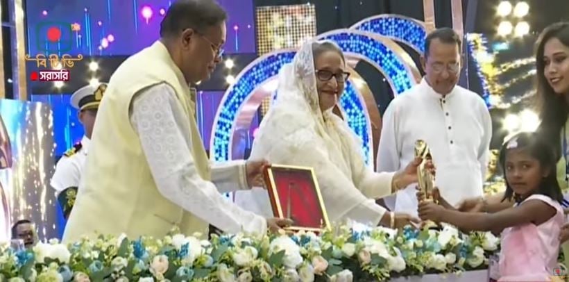 জাতীয় চলচ্চিত্র পুরস্কার প্রদান করলেন প্রধানমন্ত্রী 5 image 114475 1699970163