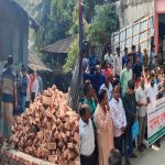 রাজাপুরে বিনামূল্যে কৃষকদের মাঝে বীজ ও সার বিতরণ