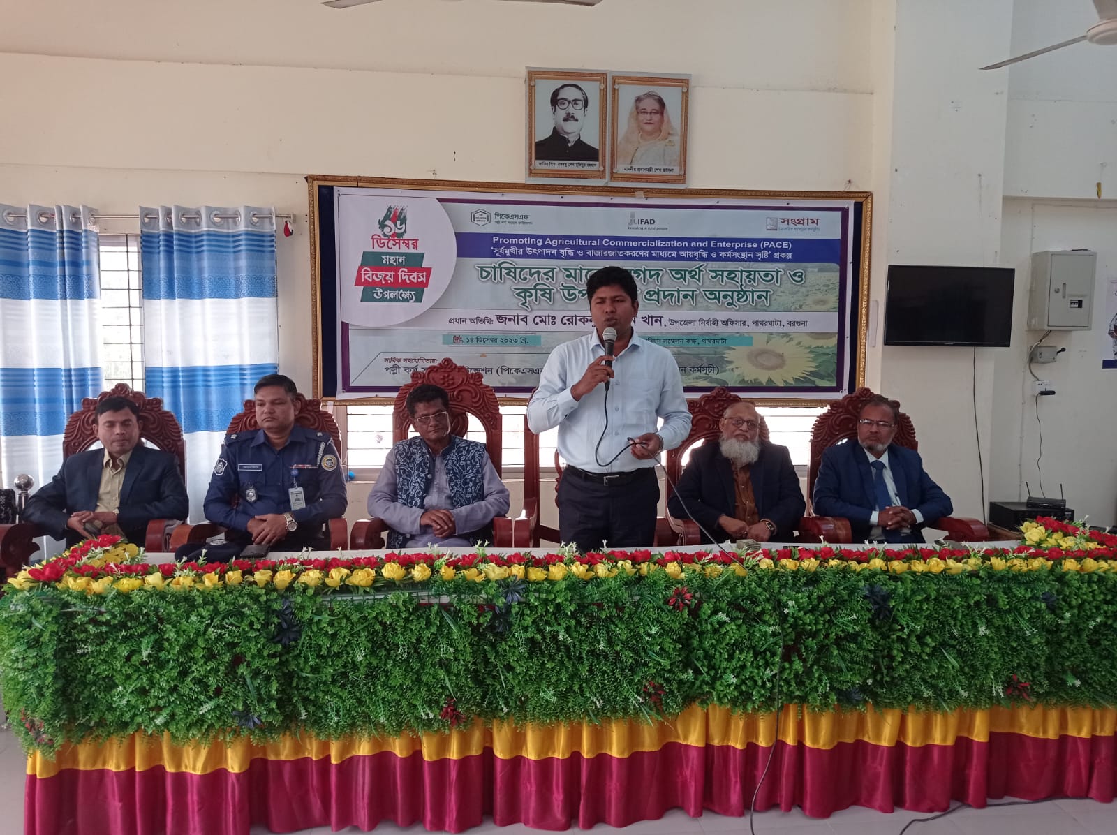 পাথরঘাটায় এনজিও সংগ্রামের উদ্যোগে প্রবীণদের মাঝে কম্বল বিতরণ 5 IMG 20231214 WA0003