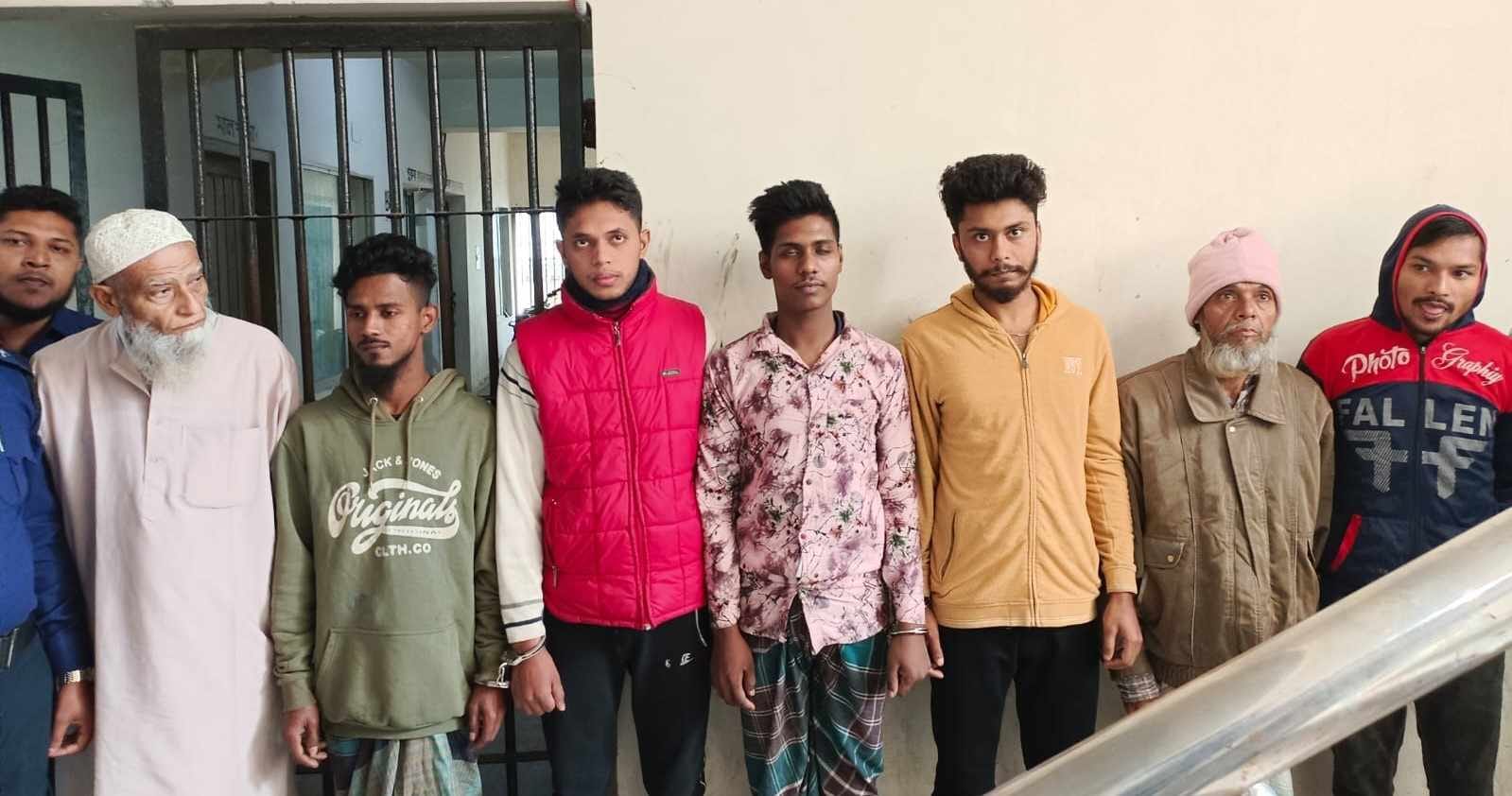রাজাপুরে গণধর্ষন মামলার প্রধান আসামি সহ গ্রেফতার ৮ 5 WhatsApp Image 2023 12 11 at 5.06.50 PM