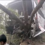 নওয়াজ ও মরিয়ম  জমা দিলেন মনোনয়নপত্র