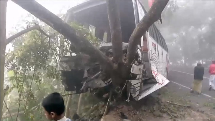 উজিরপুরে যাত্রীবাহী বাস ও ট্রলির মুখোমুখি সংঘর্ষে নিহত-২ 5 image 754899 1703386676