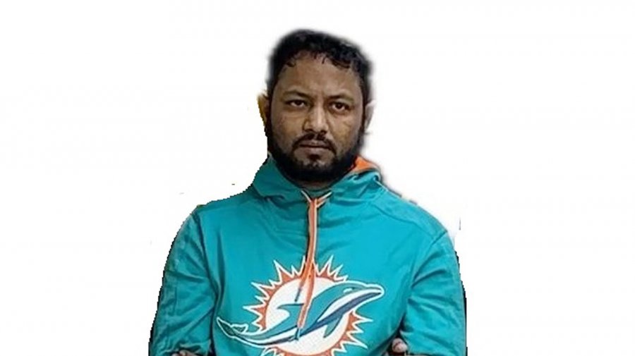 পাসপোর্ট আটকে চাঁদাবাজি: কাস্টমসের সিপাই গ্রেফতার 5 pp