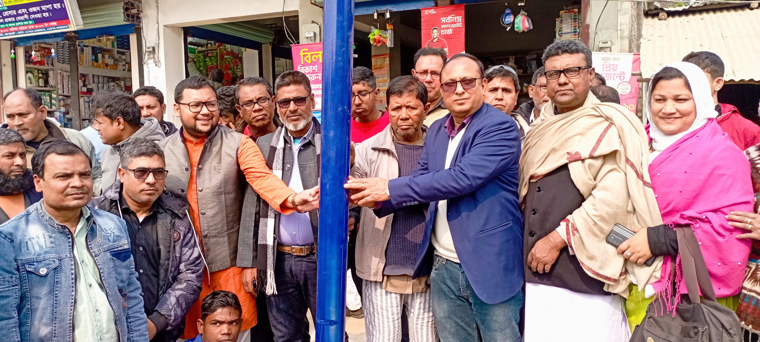 জয়পুরহাটের পাঁচবিবিতে স্মাট পৌরসভা গঠনে পৌর মেয়র হাবিবের ডিজিটাল লাইট স্থাপনের উদ্বোধন 5 IMG 20240130 125354 scaled