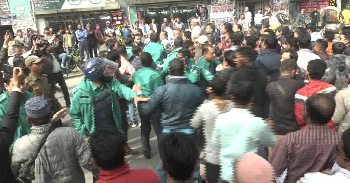 বরিশালে বিএনপির ২৪০ নেতা-কর্মীর বিরুদ্ধে মামলা, কারাগারে ৭ 5 barisal arrest