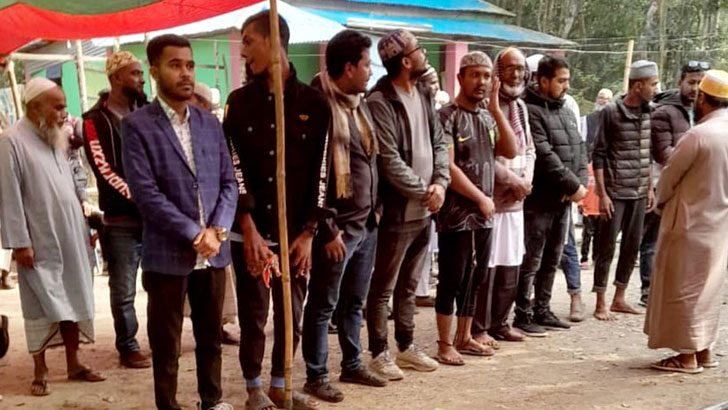 মির্জাগঞ্জে ডান্ডাবেড়ি নিয়েই বাবার জানাজায় ছাত্রদল নেতা 5 image 762637 1705152933