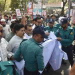 টাকার অভাবে আনন্দ ভ্রমনে যেতে পারেনি রাজাপুরের সরকারি অফিসের এক কর্মচারী