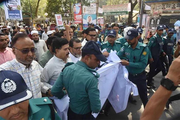 ১২ দলীয় জোটের ভারতবিরোধী সমাবেশ পুলিশি বাধায় পণ্ড 5 99061 12dol