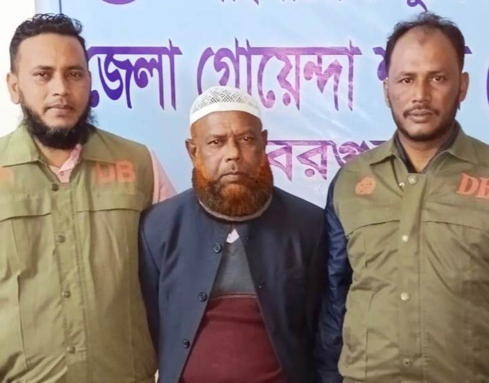 বরগুনায় সাজাঁপ্রাপ্ত পলাতক আসামী ডিবি পুলিশের হাতে গ্রেফতার 5 IMG 20240203 WA0001