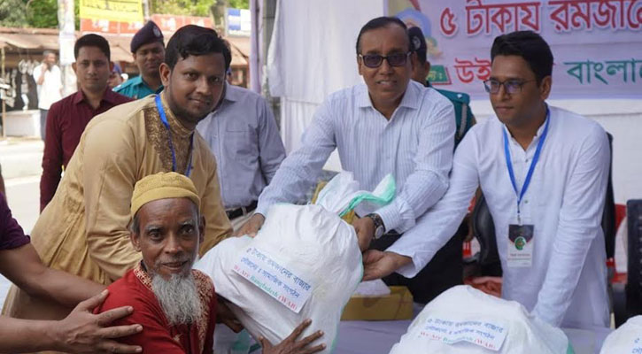 খুলনায় ৫ টাকায় রমজানের বাজার 5 1710596970.1
