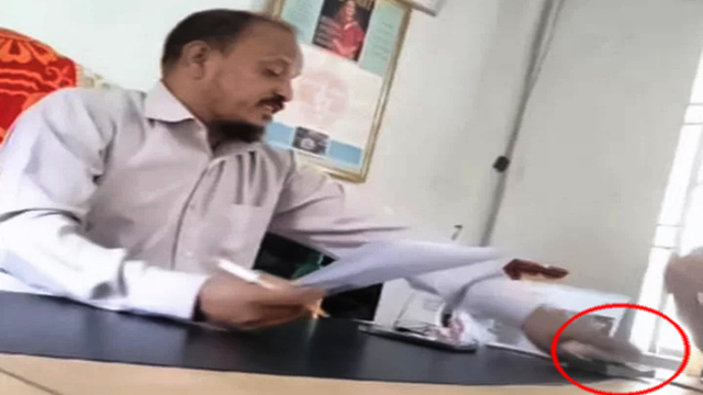 পটুয়াখালীতে ঘুষ দিলেই শাস্তির বদলে বোনাস উপস্থিতি দেন শিক্ষা কর্মকর্তা! 5 233 1