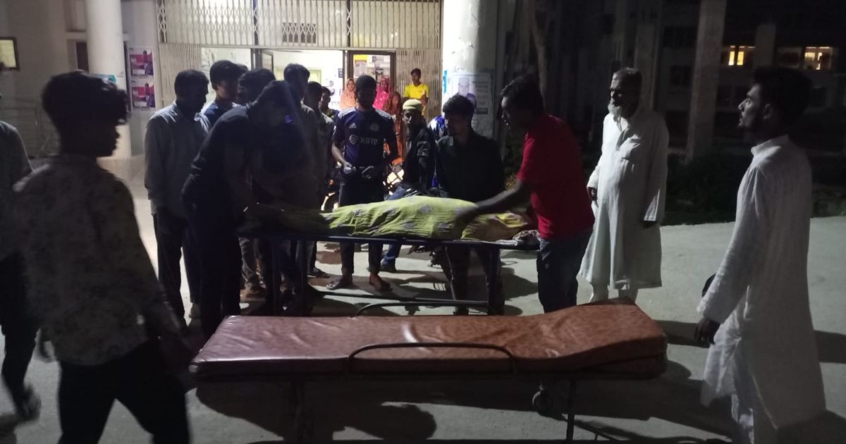 পটুয়াখালীতে অ্যাম্বুলেন্সে রোগীর মৃত্যু ঘিরে অবরোধ 5 Potuakhali body
