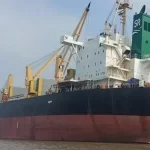 পানির দাবিতে নারীরা নদীতে ভাসিয়ে দিলেন কলস