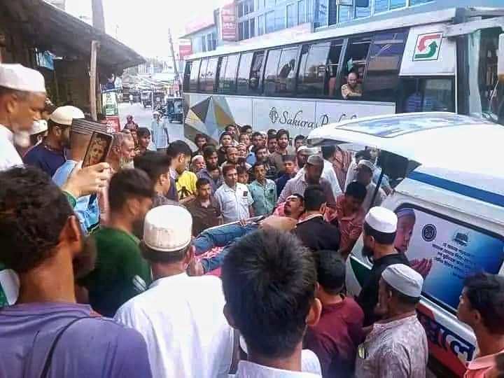 সড়ক দুর্ঘটনায় দুইজন গুরুতর আহত, ওসি জানেন না কিছু 5 received 1149552579723612
