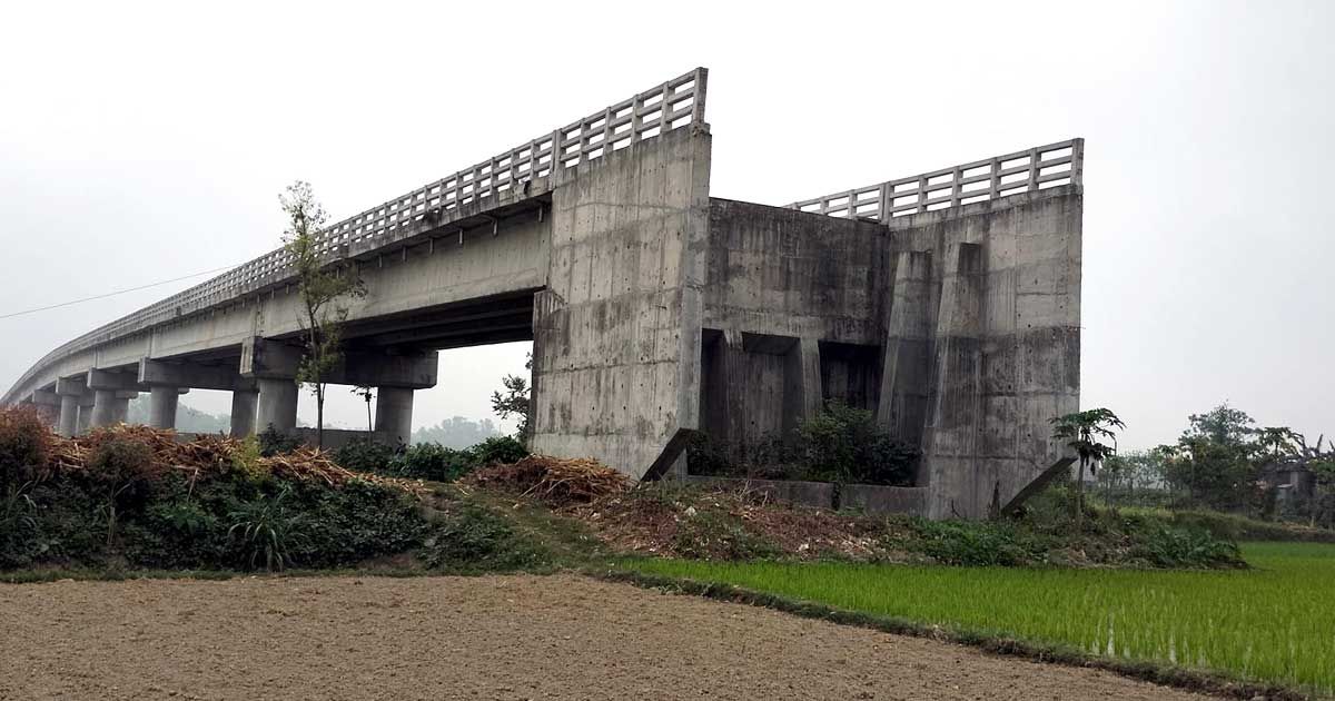 মানিকগঞ্জে কাজে আসছে না ৩৫ কোটির সেতু 5 Manikganj Bridge NB