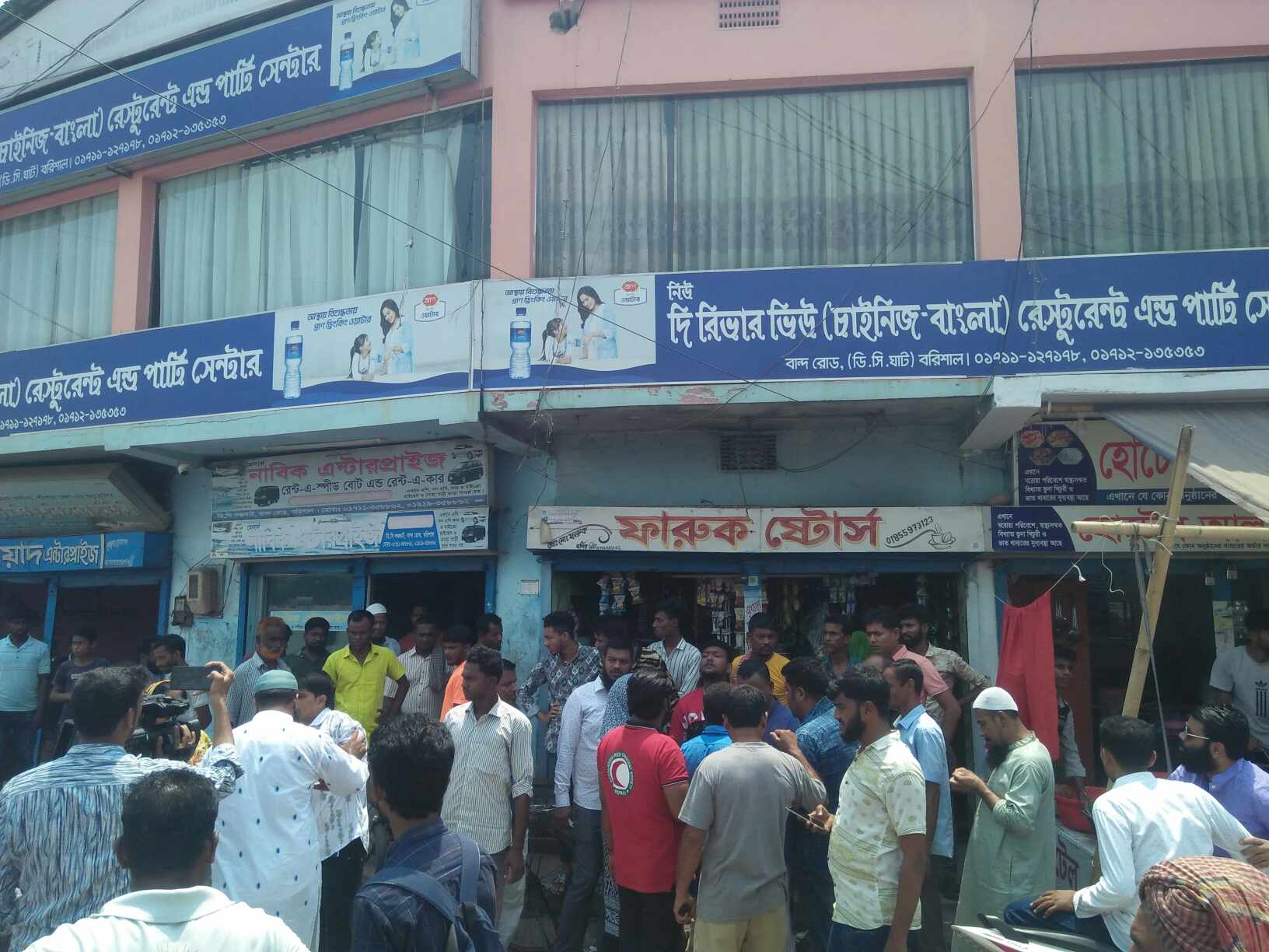 বরিশাল ডিসি ঘাট দখলে দু'পক্ষের মধ্যে টানটান উত্তেজনা 5 dc 2