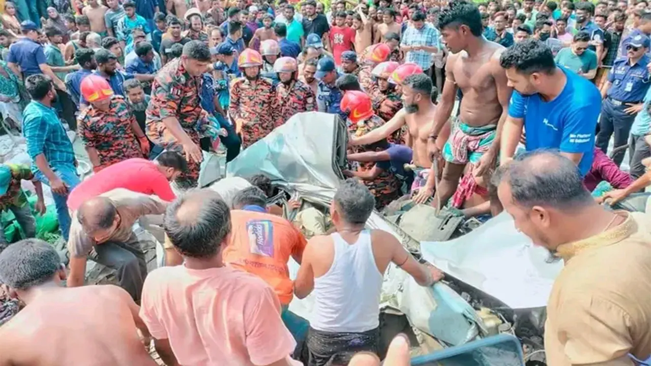 ঝালকাঠির সেতু টোলপ্লাজায় সংঘর্ষে ১৪ জন নিহতের ঘটনায় তদন্ত প্রতিবেদন দাখিল 5 image 83741 1714390902