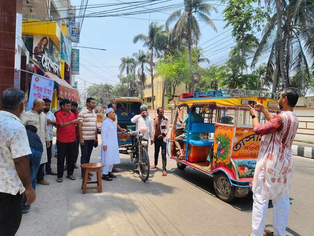 বিশুদ্ধ পানি বিতরণ করলো জনস্বাস্থ্য প্রকৌশল অধিদপ্তরের বরিশাল সার্কেল অফিস 5 j 1