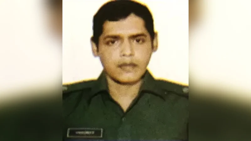 ফেসবুক লাইভে এসে অস্ত্রাগার দেখানোয় চাকরি গেল এসপির 5 untitled 65 1713394367