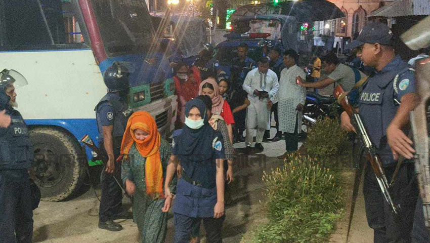 বান্দরবানে যৌথবাহিনীর অভিযানে নারীসহ ৪৯ জন আটক 5