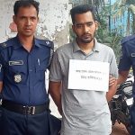 শিকল দিয়ে কুকুরের সঙ্গে বেঁধে রাখা হয় রিকশাচালককে