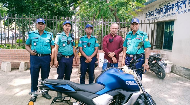 বাইকসহ আটকের পর জানা গেল পুলিশের ভুয়া সদস্য 5 1715103489.police BG