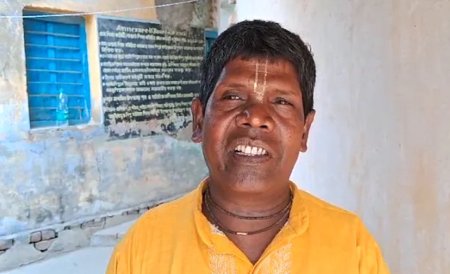 ভাইরাল ভুবন বাদ্যকর ভোট দিতে যান মালা নিয়ে 5 Bhuban Badyakar 2 1