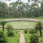 পারলে তারা গণমাধ্যমেরও কবর রচনা করতে চান