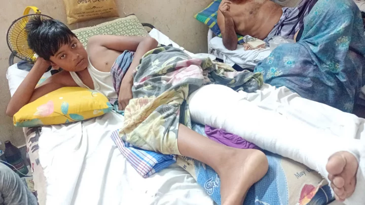 কোটা সংস্কার আন্দোলন: আহতদের সেবা দিতে গিয়ে কাঁদলেন চিকিৎসকও 5 fd13379e6ace58e5c9fdbf1e1b099a86 66a502b623c59