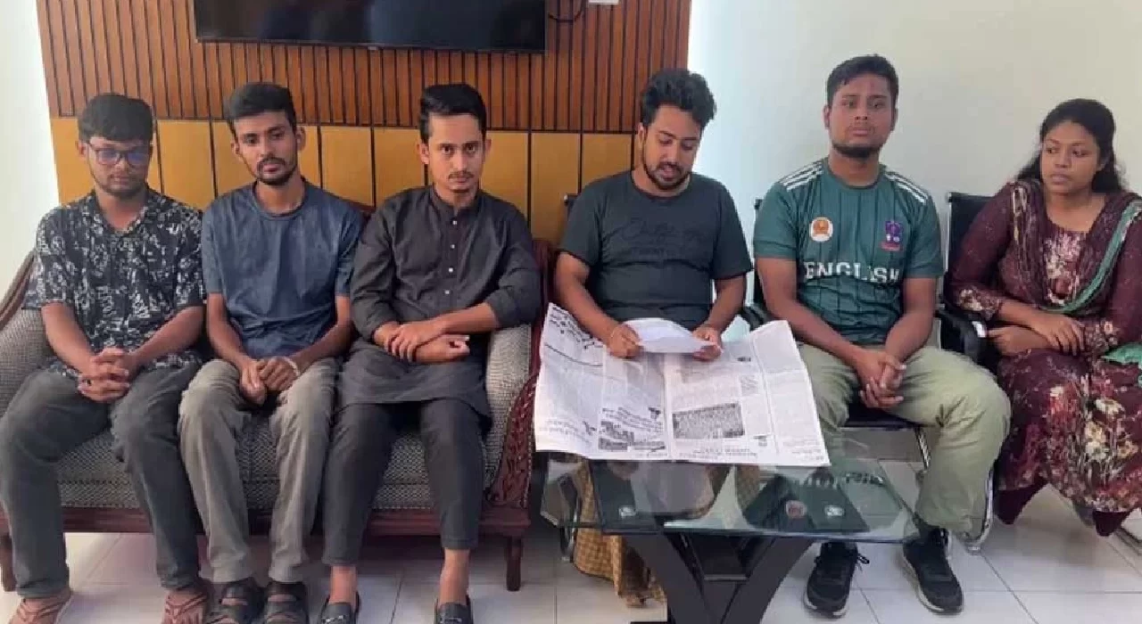 ডিবি অফিস থেকে ‘আন্দোলনের কর্মসূচি প্রত্যাহারের ঘোষণা’ ৬ সমন্বয়কের 5 image 107124 1722182674