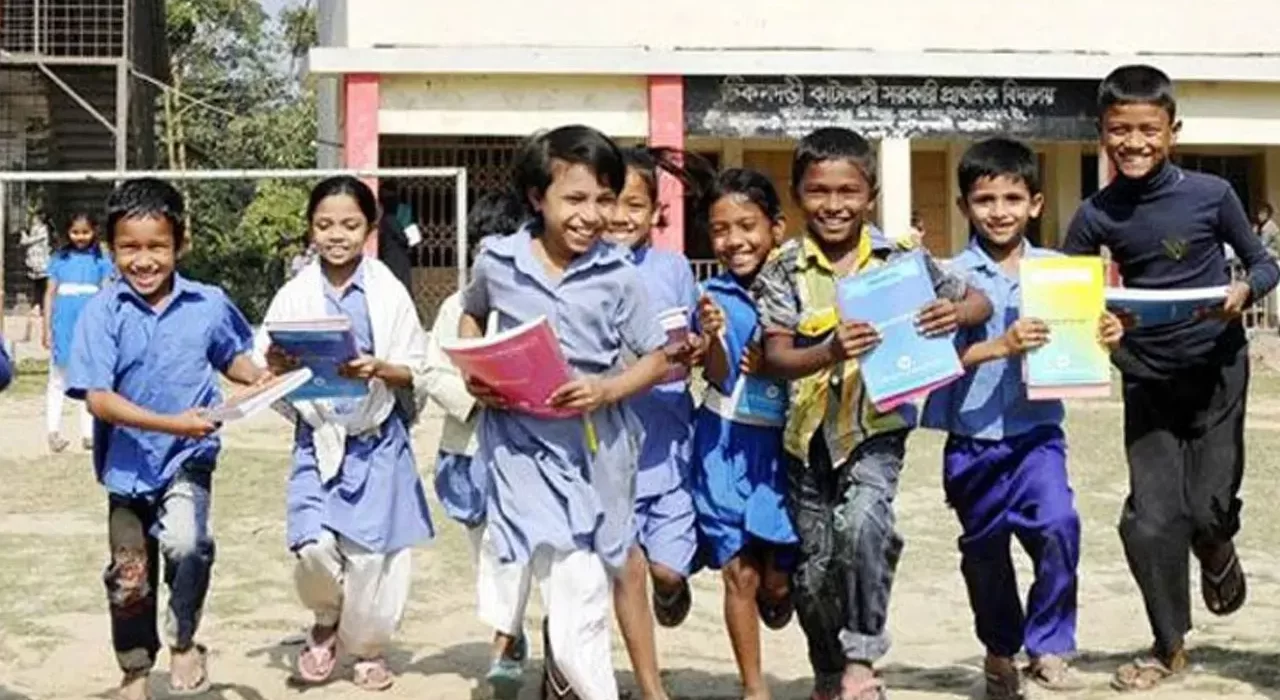 ১২টি সিটি করপোরেশন ও নরসিংদীর পৌর বাদে প্রাথমিক বিদ্যালয় খুলে দেওয়ার ঘোষণা 5 image 107839 1722424164