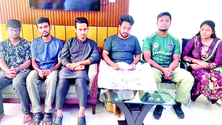 কার্যালয়ে বৈষম্যবিরোধী ছাত্র আন্দোলনের ছয় সমন্বয়ক