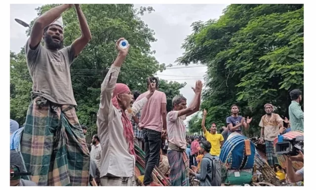 বৈষম্য বিরোধী ছাত্র আন্দোলনে রিকশা চালকদের সমর্থন 5 5a490e512bf76c414e1cd2827a4d3cff 66ae66c0de0b7