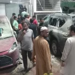বরিশালে পুলিশভ্যান উল্টে ফেলে ভাঙচুর, আহত দুই পুলিশ সদস্য