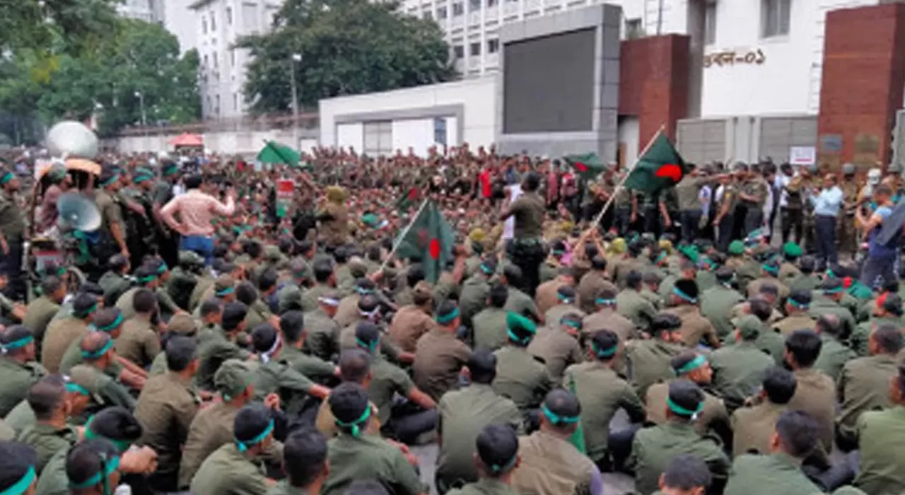 চার হাজার আনসারের বিরুদ্ধে মামলা,গ্রেপ্তার-১০৯ 5 image 115420 1724658963