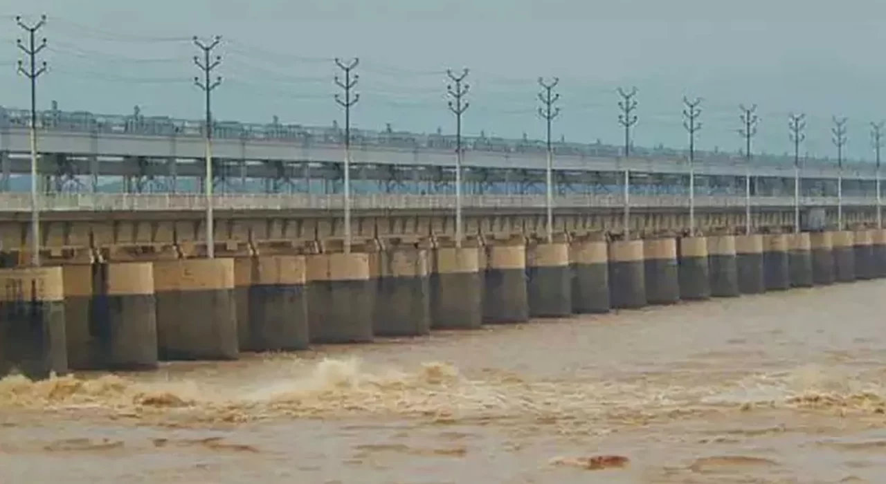 খুলে দেওয়া হলো ফারাক্কার সব গেট 5 image 115492 1724674339