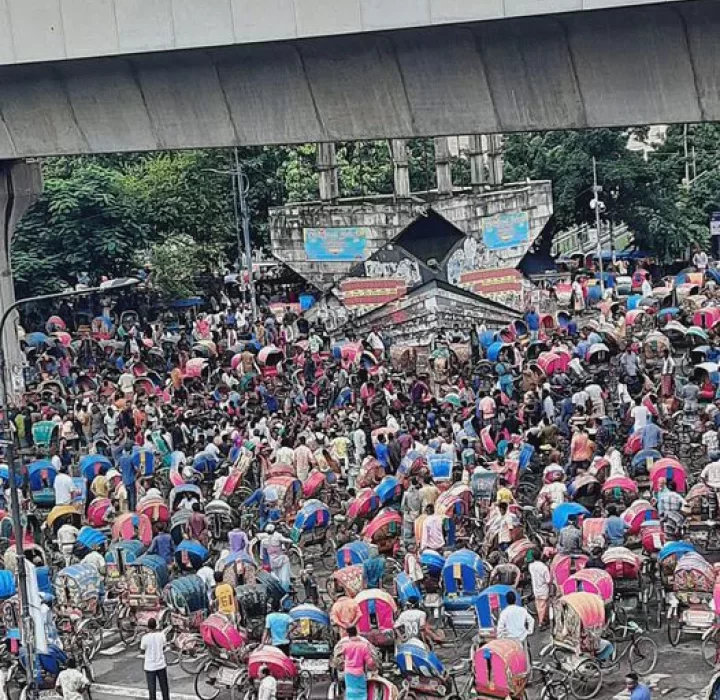 অটোরিকশা নিষিদ্ধ চেয়ে বিক্ষোভে