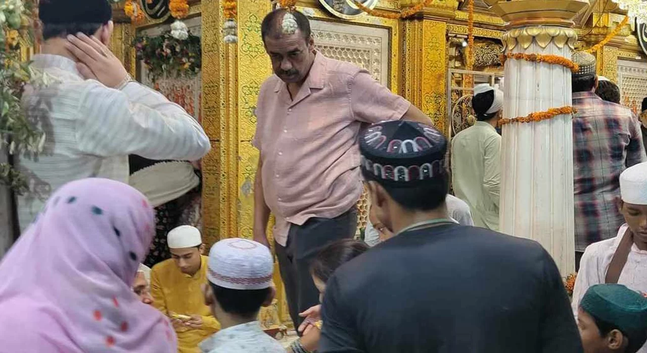 শামীম ওসমান দিল্লির নিজাম উদ্দিন আউলিয়ার মাজারে 5 image 118824 1725646631