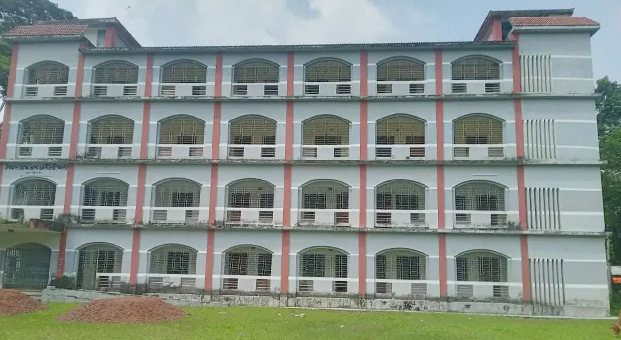সৈয়দ আফছার আলী ডিগ্রি কলেজ: ৮ বছর অনুপস্থিত থেকেও বেতন নেন পিয়ন সেলিম 5 image 125086 1727539494