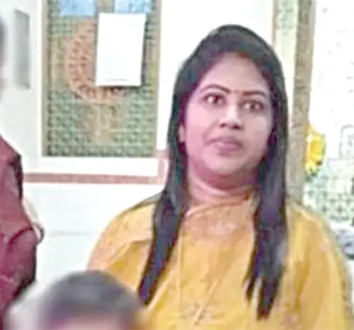 সুন্দরবন-১৬ লঞ্চ থেকে নদীতে ঝাঁপ দেয়া পুলিশ কর্মকর্তার স্ত্রীর মরদেহ উদ্ধার 5 135569 d1