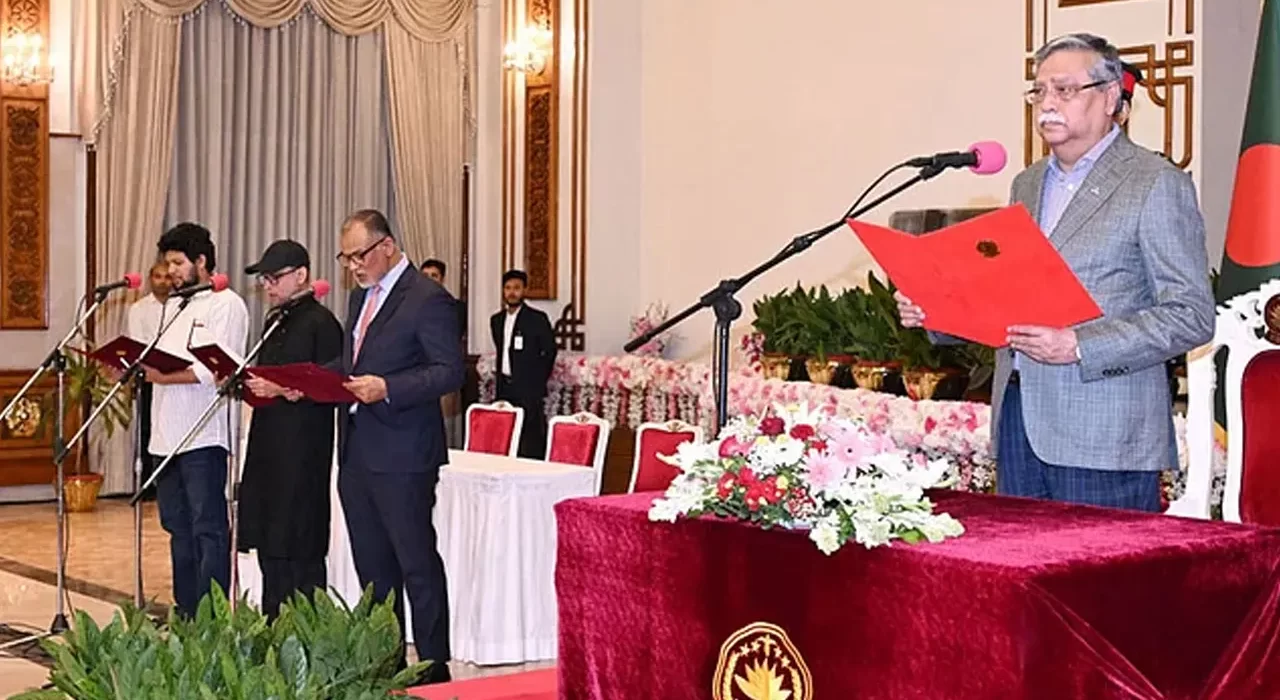 অন্তর্বর্তী সরকারে উপদেষ্টা হিসেবে শপথ নিলেন আরো তিনজন 5 image 137615 1731253889