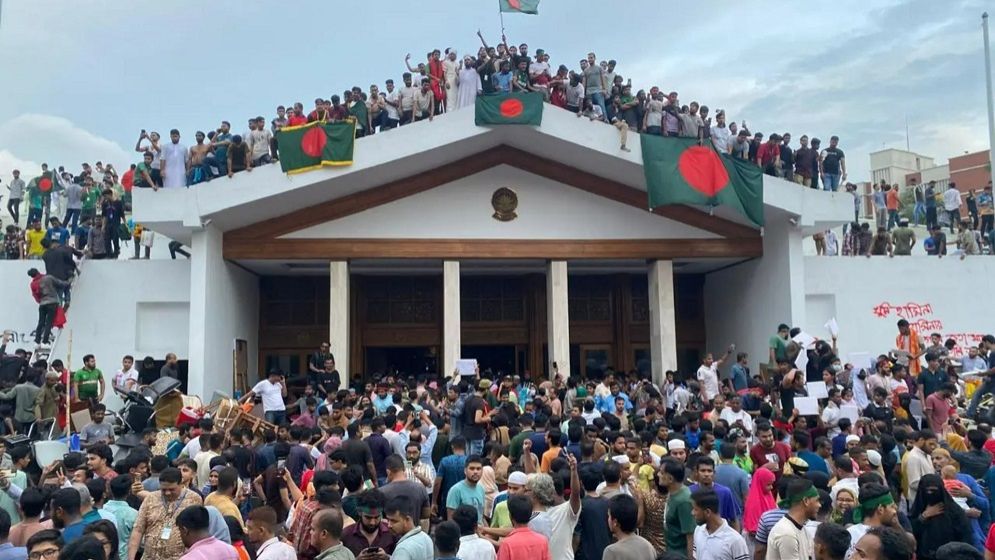 পুলিশকে গুলি করার নির্দেশ দেন রাজনৈতিক নেতারা 5 521 67988946621c6