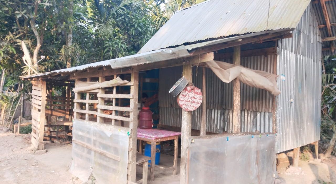রাজাপুরে পাওনা টাকা চাওয়ায় দোকান তালাবদ্ধ ও মারধরের অভিযোগ 5 WhatsApp Image 2025 03 28 at 16.31.39 167409d1