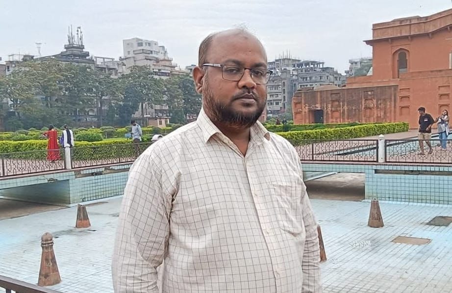 পরকীয়া প্রেমিকাকে বিয়ে করেছেন হিজলা কলেজের প্রভাষক আরিফ ! মামলা তুলে নিতে স্ত্রীকে হত্যার হুমকি 5 hizla